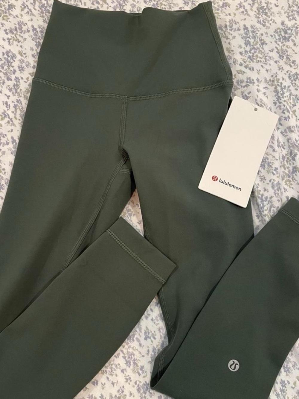 lululemon dark forest green leggings size 0 doesn’t come with tag